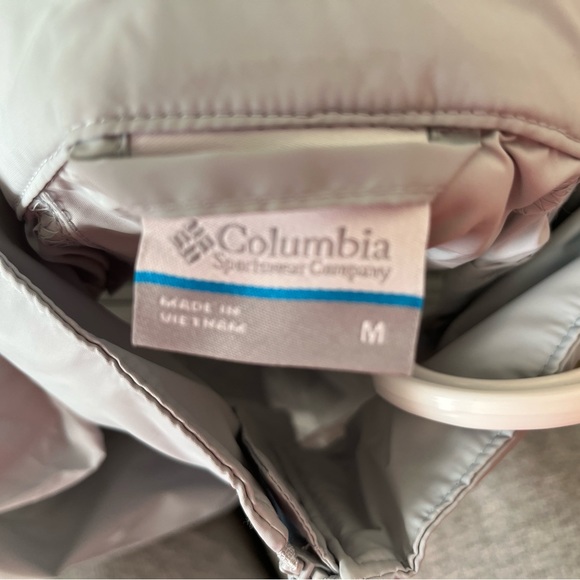 Woman’s Columbia medium windbreaker - Picture 2 of 2